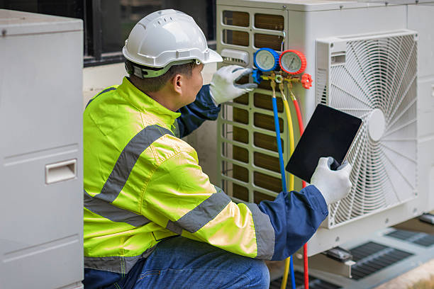 Professional Hvac Installation technician working in Vandalia, IL